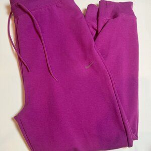 Nike Women’s Standard Fit  High Rise 7/8 Length Sweatpants